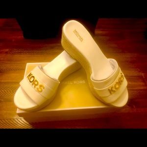 NEW Michael Kors Brady Platform sandal shoe size 9